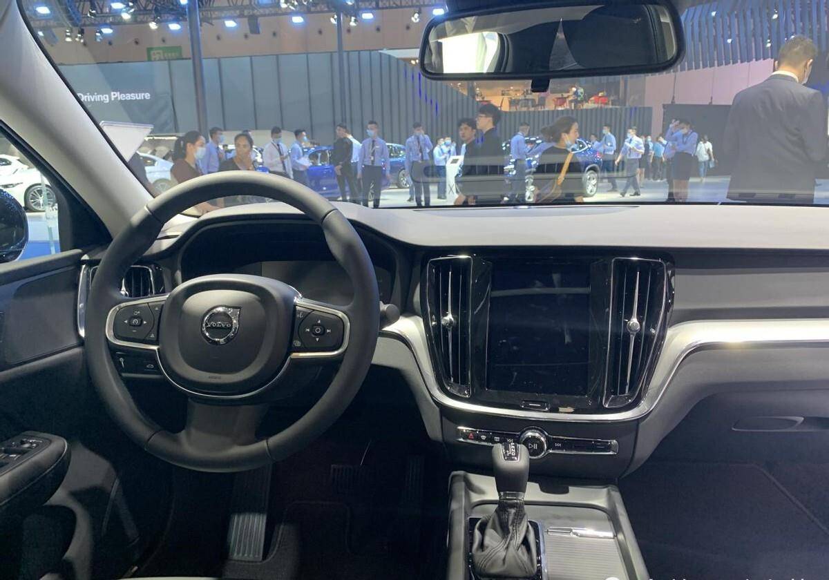 2021款"沃尔沃s60"现身,颜值高,造型更年轻,内饰太文艺!