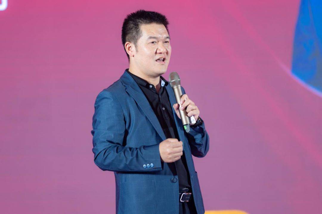 酒业副总经理林卉;顺德酒厂市场总监李明宇;藏古纳今酒业董事长杨志伟