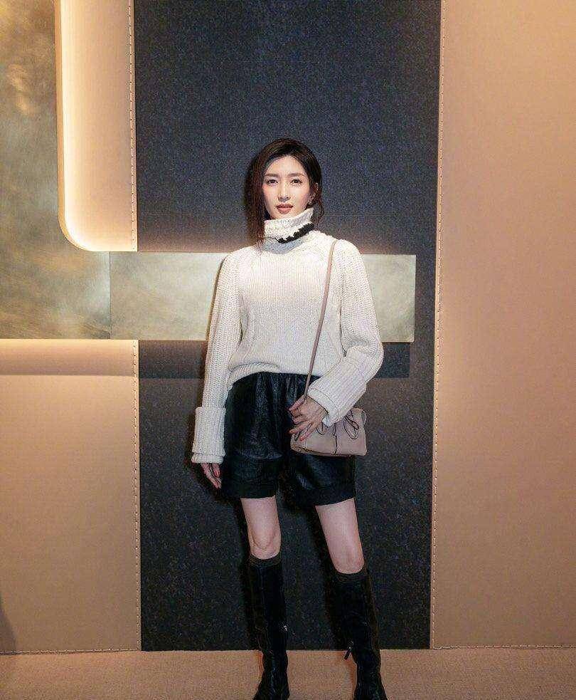江疏影连脚趾都要打粉底?
