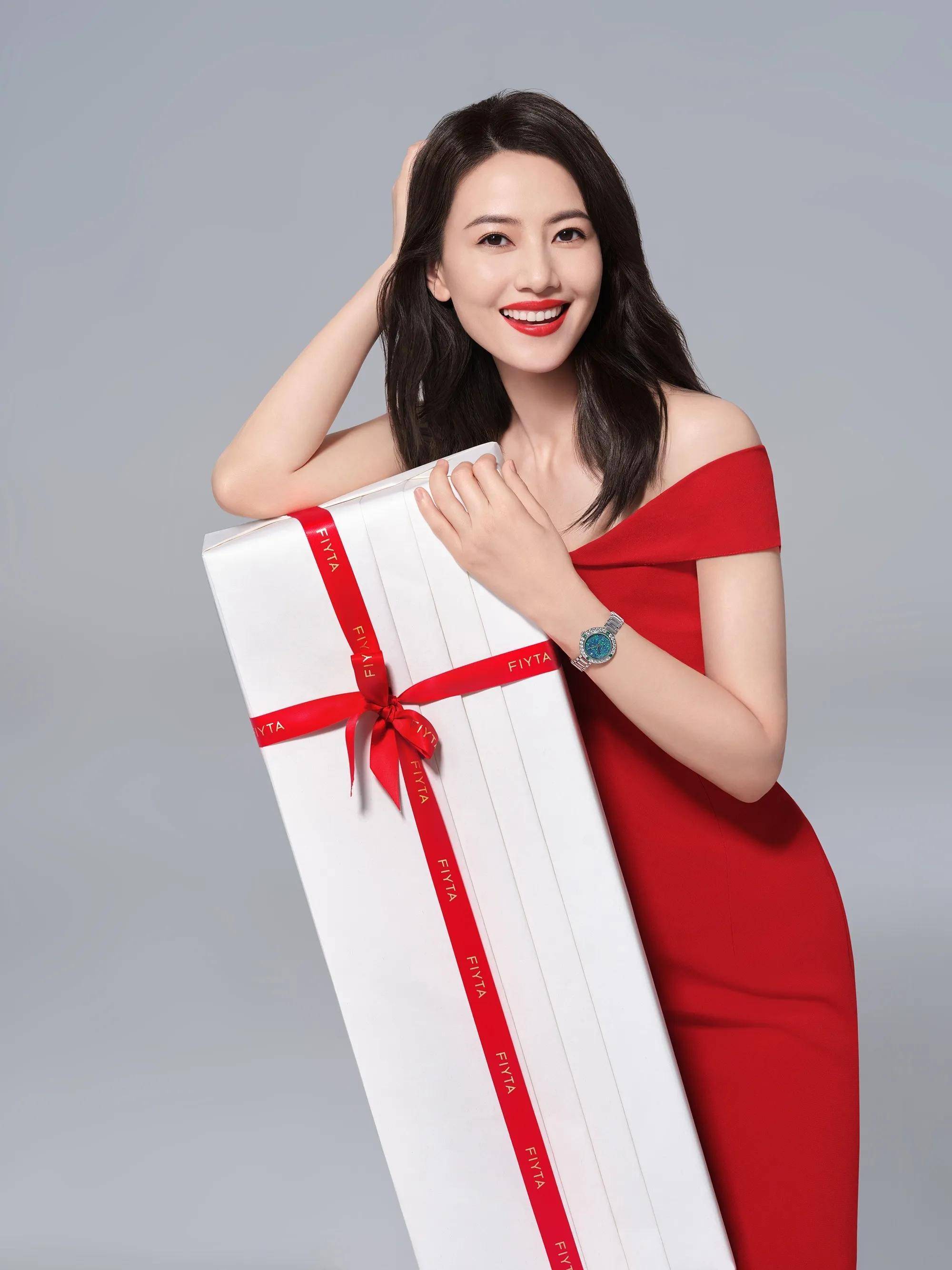 红裙女神高圆圆_笑容_人生_演艺事业