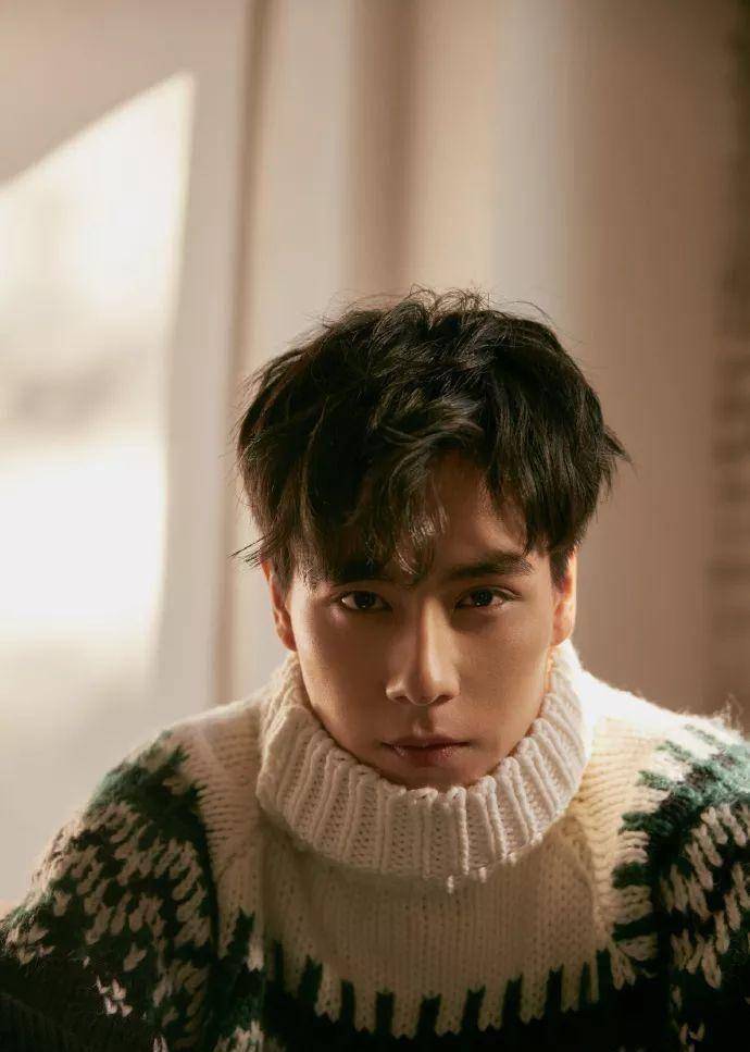 时隔近一年,胡一天事件女主银河邶邶昨晚发文澄清,称胡一天没有说其他