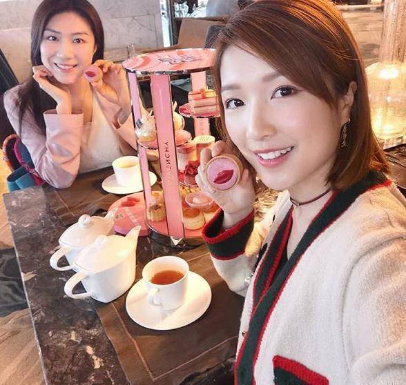 李泽楷新欢晒靓照,大赞闺蜜有情有义,疑对男友陪伴少很不满?