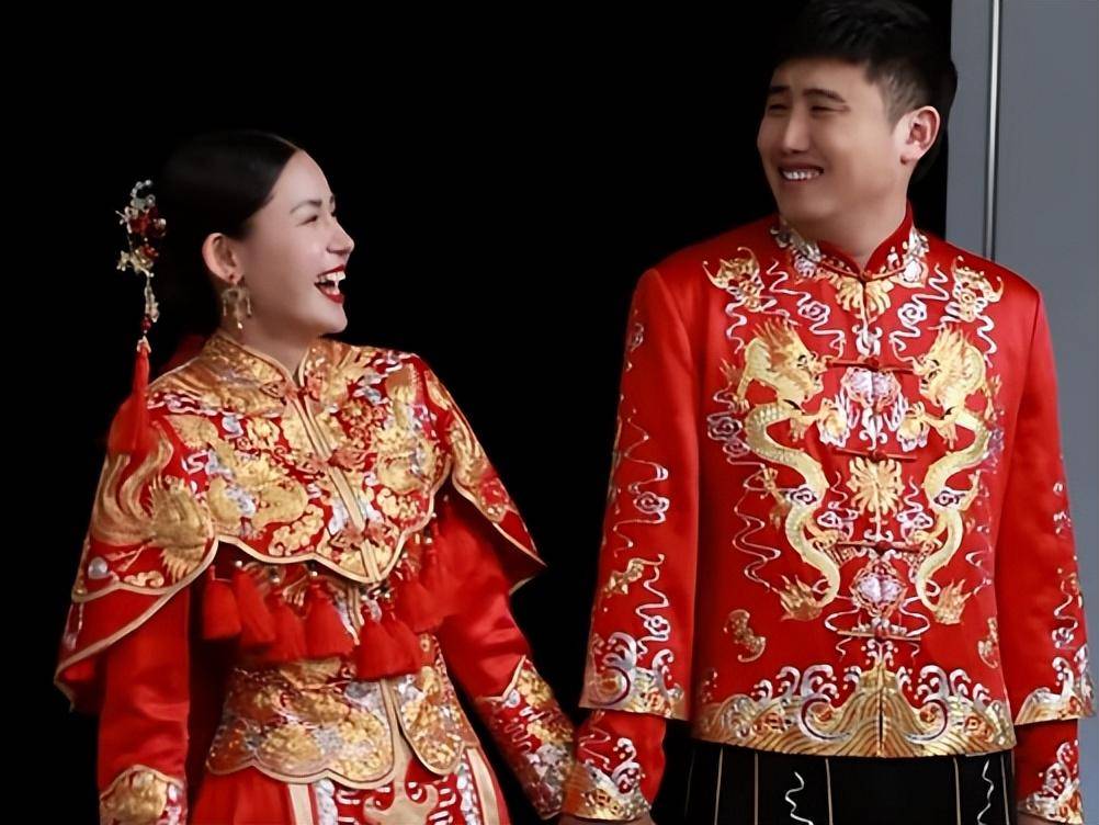 众网红到场助阵,陪嫁库里南豪车,百万 大金表_直播_辛巴_婚礼