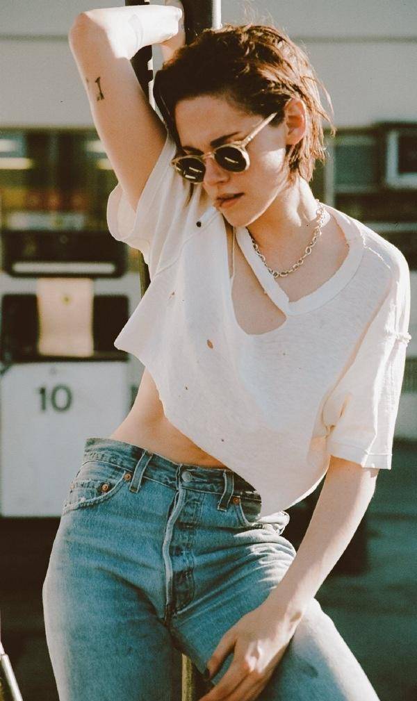 克里斯汀最帅气的女星,裙装裤装都个性,实用型的酷女孩穿搭示范_贝拉