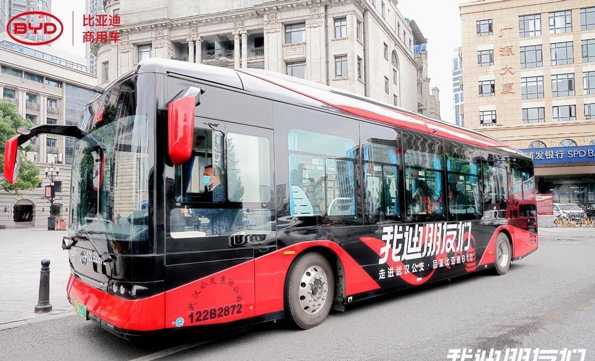 记者上车深度体验:感受武汉公交最新上线的比亚迪b10纯电动巴士_车辆
