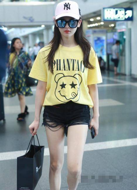 锦鲤女孩杨超越的私服穿搭,黑色短裤也能穿出时尚感_颜色_妹子_款式