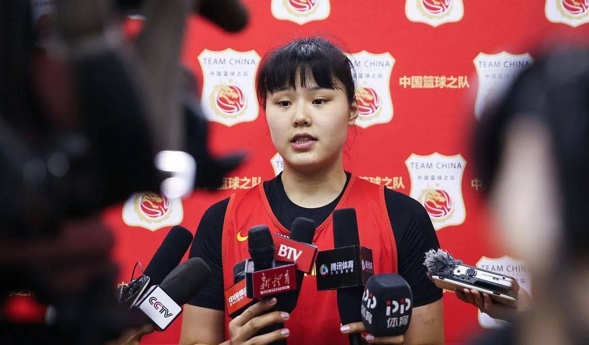 我们女篮消息:曝李月汝被误诊,李梦或被裁掉,欧洲拉练两连败_比赛