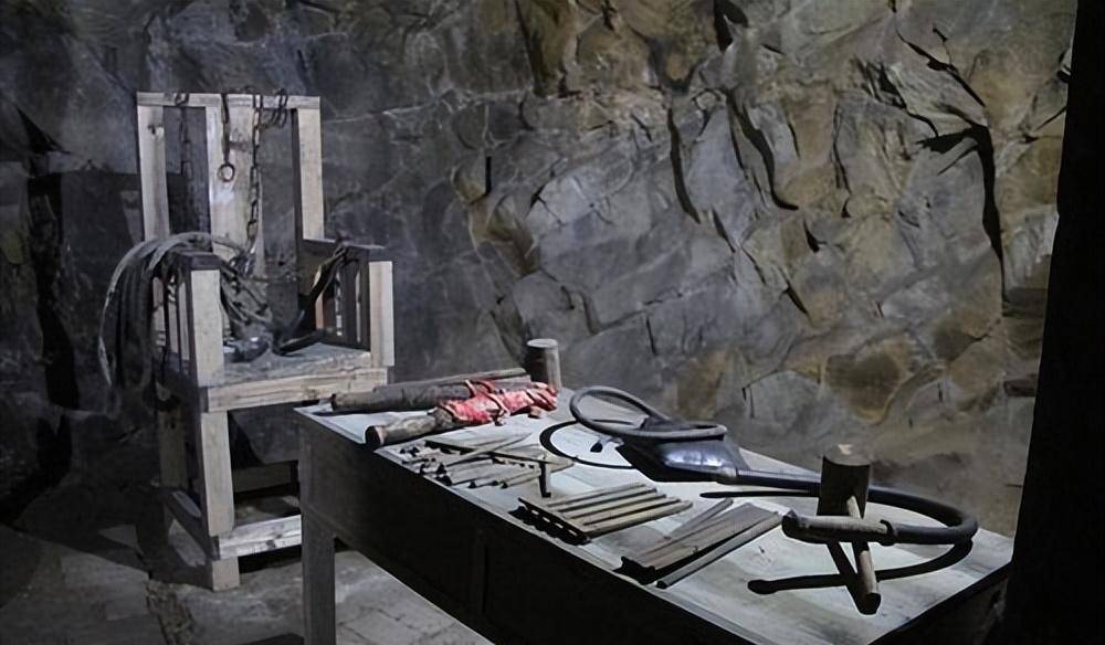 非常的多,而且杨进兴还非常的喜欢用酷刑来虐待革命同志,像什么老虎