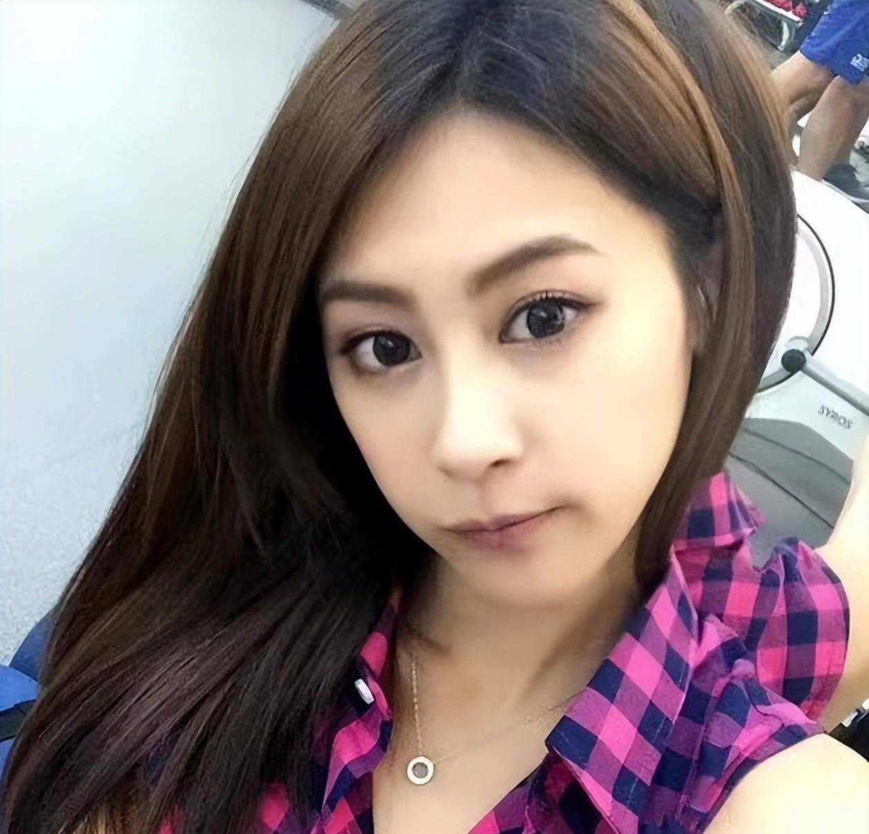 除此之外,钱柏渝还吐槽:"还有些很糟糕的人,他们会拿着跟你的合照,在