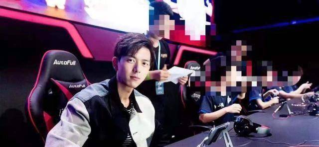 李现苏州工作遇台风,安慰大家的话超好听,现场亮相身材比例棒呆_活动