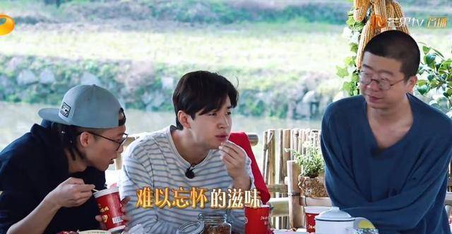 李诞又想偷懒,张绍刚一瞪眼,却遭到了花式调侃,画面好欢乐_劳动_马甲