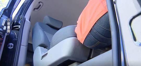 老牌明星被曝无道德,违规停车还纵容友人随地大便,事后也不清理