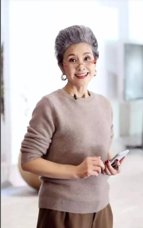 从家庭主妇到"旗袍王后":曹美丽奶奶生动诠释了美丽与年龄无关