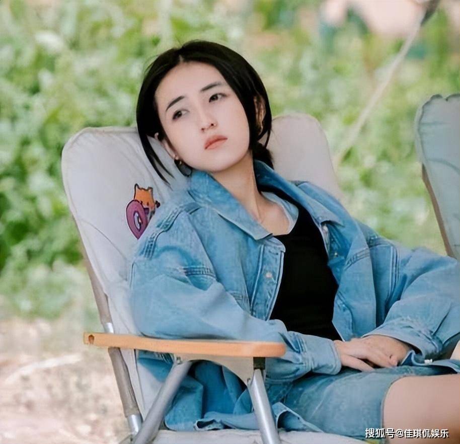 "京圈宠儿"张子枫:靠5个爹无人敢惹,拿下华表奖成最年轻影后_电影