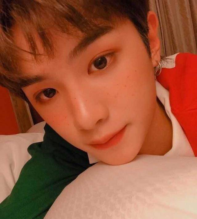 脸小遮百丑,而脸肿会怎么样看看justin就知道_小贾_下颚_长发