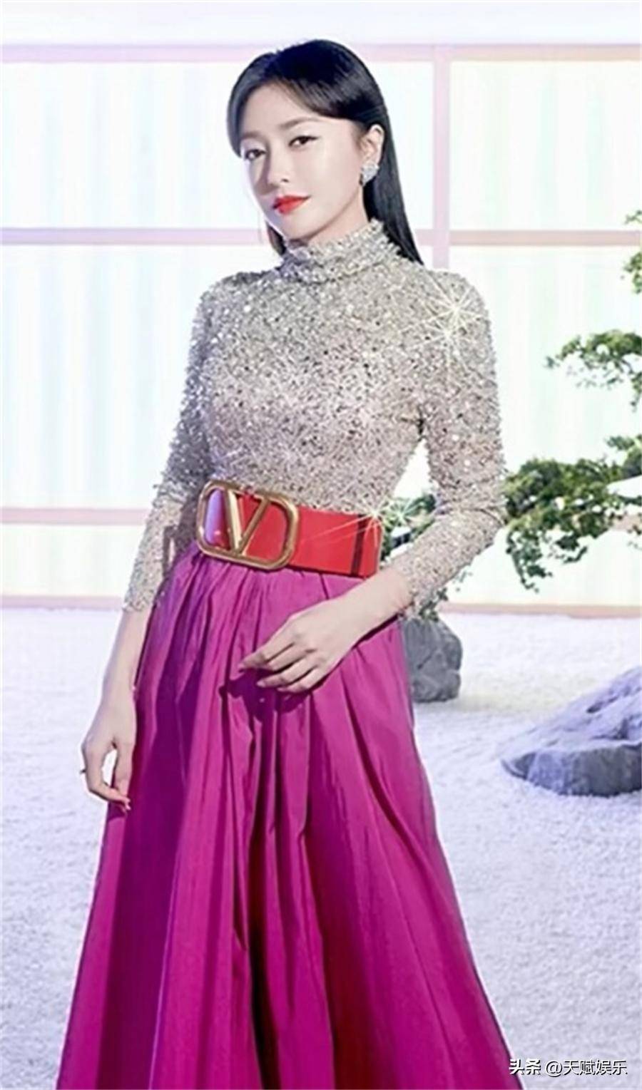 女演员,歌手秦岚写真图片集《十七》_网络_侵权_参考
