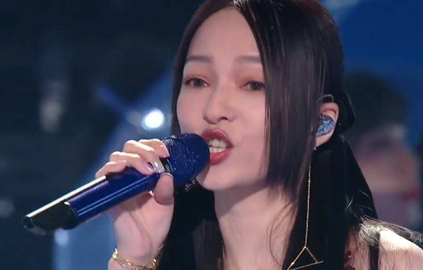 李佳琦张韶涵合唱,而我却被张韶涵吸引,确定39岁该有的模样?