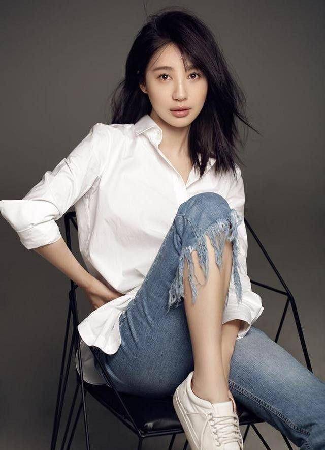 李菲儿不愧为最美前任,混搭风格不显矮,反而显高又显瘦_时尚_衣服