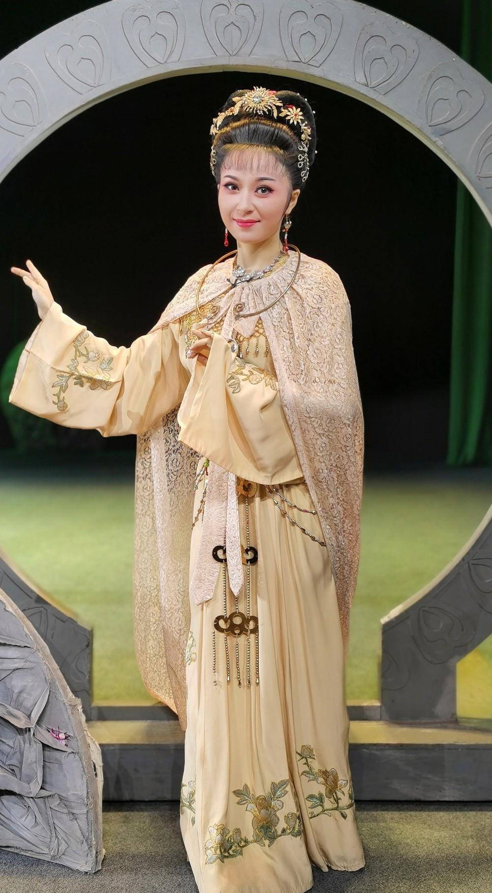 青年黄梅戏演员袁媛:用最潮方式展现最纯传统_舞台_表演_戏曲