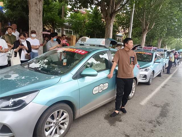 爱心送考为梦护航 河北省唐山市古冶区出租爱心车队再出发_活动_考生