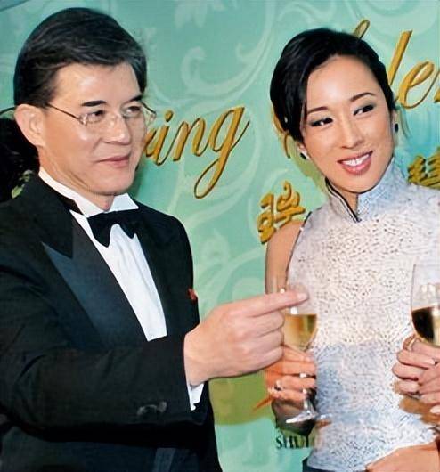 不敢相信, 郭晶晶的婆婆朱玲玲被媒体爆料再次净身出户_霍震霆_中国