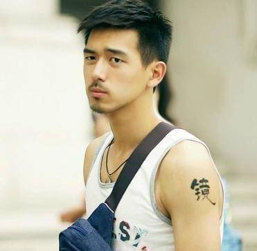 李现回答四字,足以看出他的人品_胡子_造型_剧中