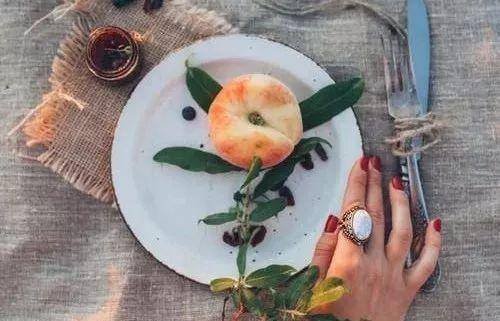 林清玄:浪漫,就是浪费时间慢慢吃饭_感情_妻子_女孩