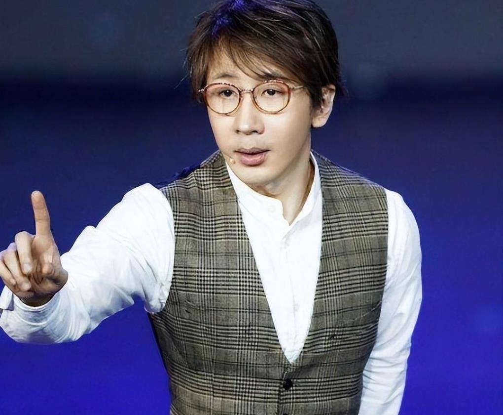 2022年刘谦再次登上了春节联欢晚会的舞台,表演了魔术《魔壶》