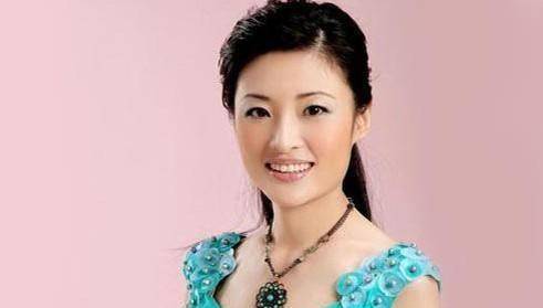 饰演这个侍女的不是周涛,而是一个武术替身叫任文坚,只不过和周涛的