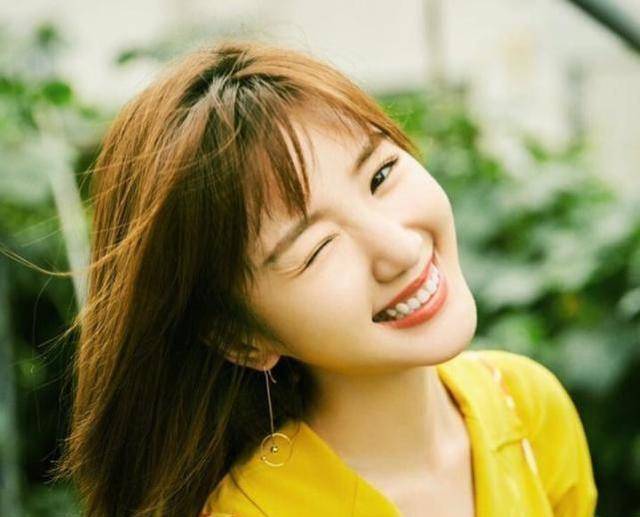 毛晓彤录制《创4》,露脐装配破洞裤青春无敌,妥妥女团门面担当_造型