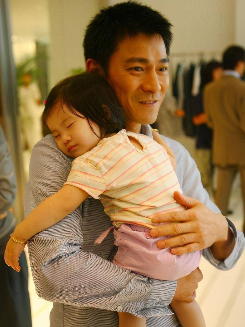 刘德华拍戏现场细节曝光,脾气暴躁情绪崩溃,吓坏群演却被指敬业_家人