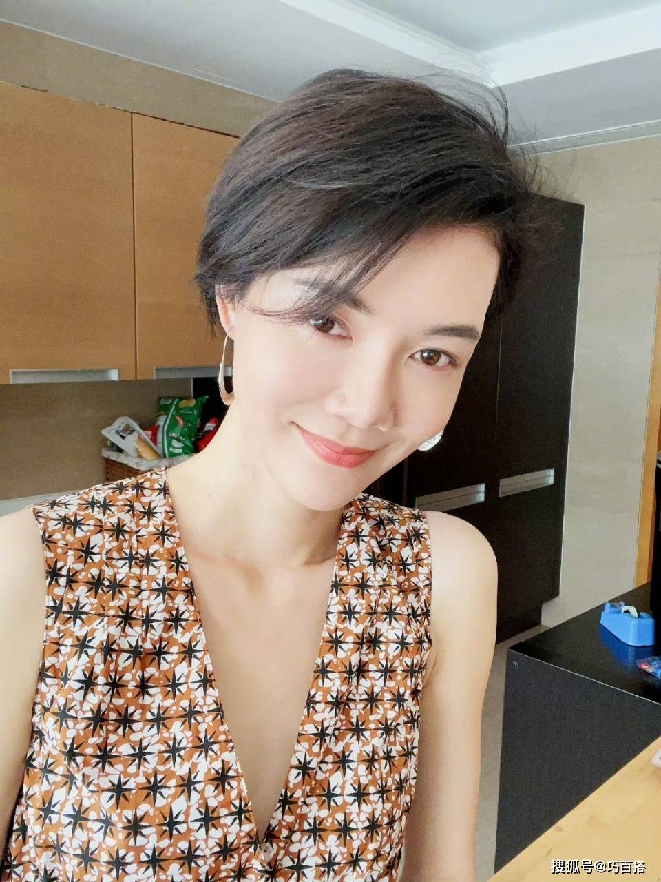 车晓,也该停下脚步歇一歇了,不过不频繁露面并不等于完全消失,近期几