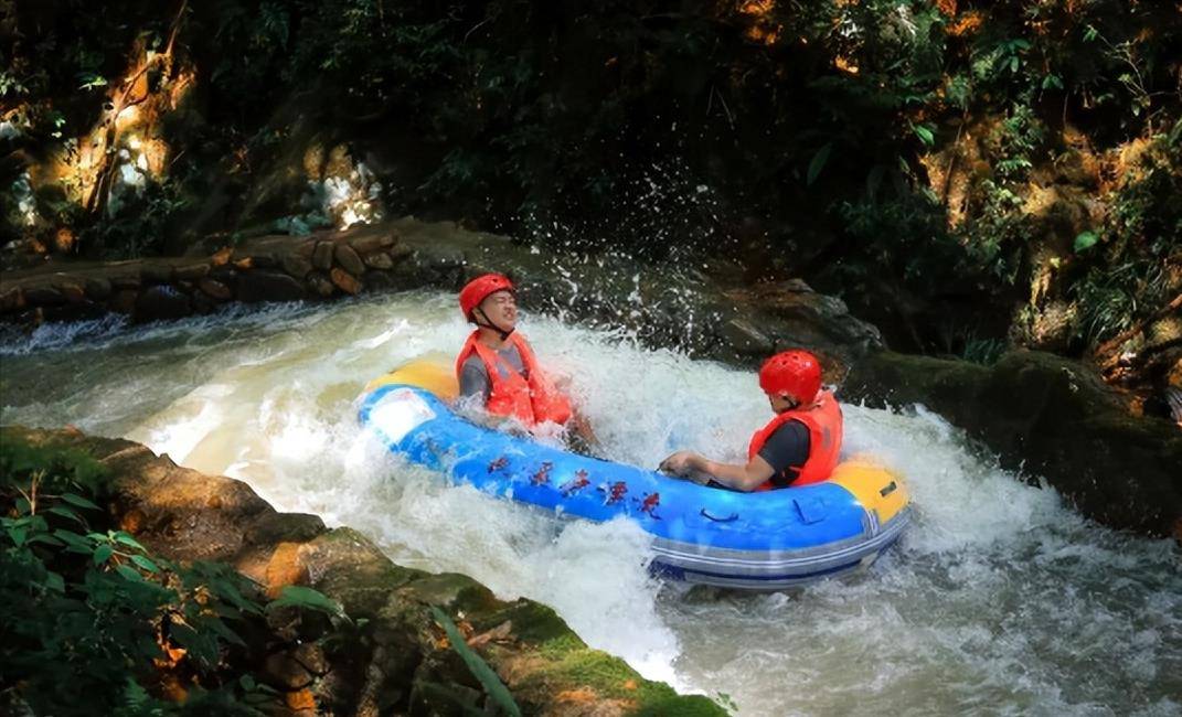 6,漳州长泰漂流长泰漂流是福建省率先开发出的旅游项目,故被誉为"福建