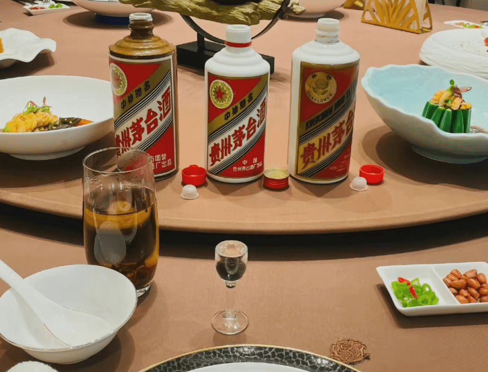 公司副总让我参加酒局,一看账单,总消费3万多,立马找了个借口_买单_空