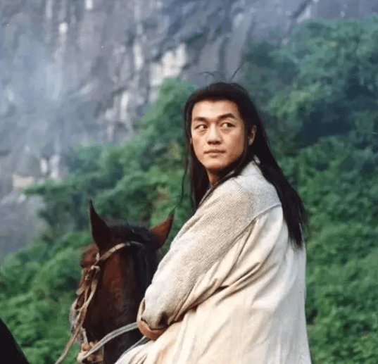 《射雕英雄传》等著名ip,因为此次参演经历大家也给李亚鹏冠上了郭靖