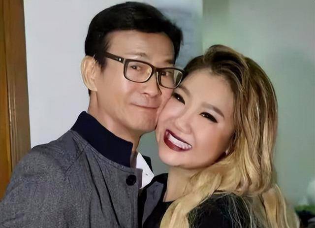 都是郑少秋的女儿,不同母亲的她们,放在一起比较,差距就出来了_郑欣宜