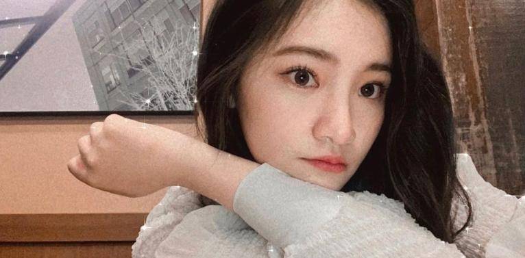 李罗19岁女儿绝美宣传照流出,网友暴动抢认岳父_李紫嫣_骄傲_天鹅