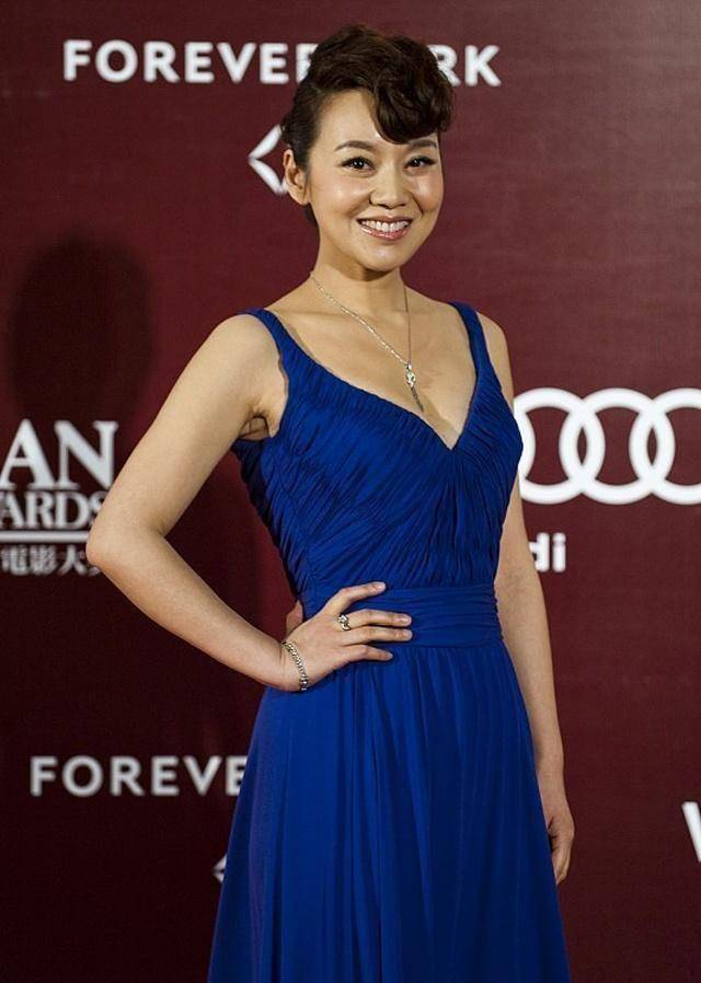 毛遂自荐一炮而红,年近五十却活成了三十,闫妮的逆袭和优雅_武林外传