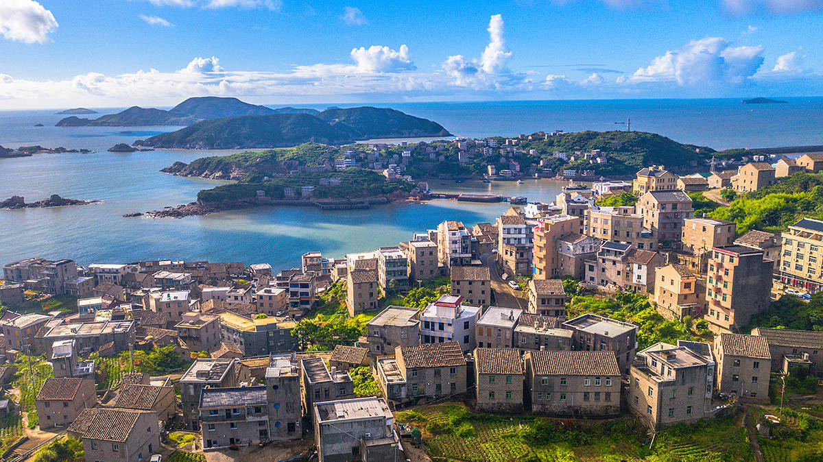 台州温岭石塘半岛,像渔村一样的旅游度假区,碧色的美景海岸线