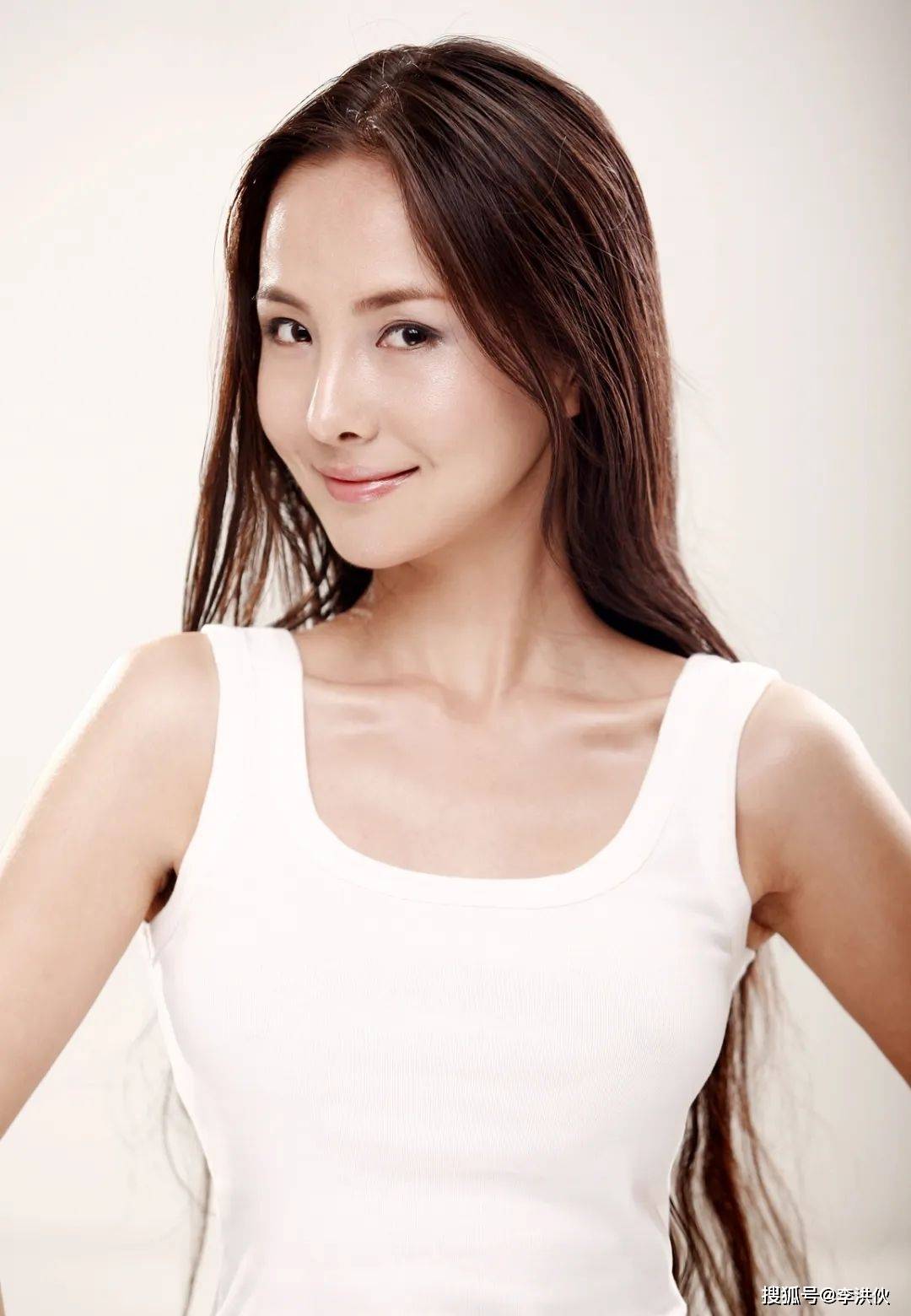 炒作大王邓建国的前任,37岁女星干露露近况曝光,已经隐婚生女了