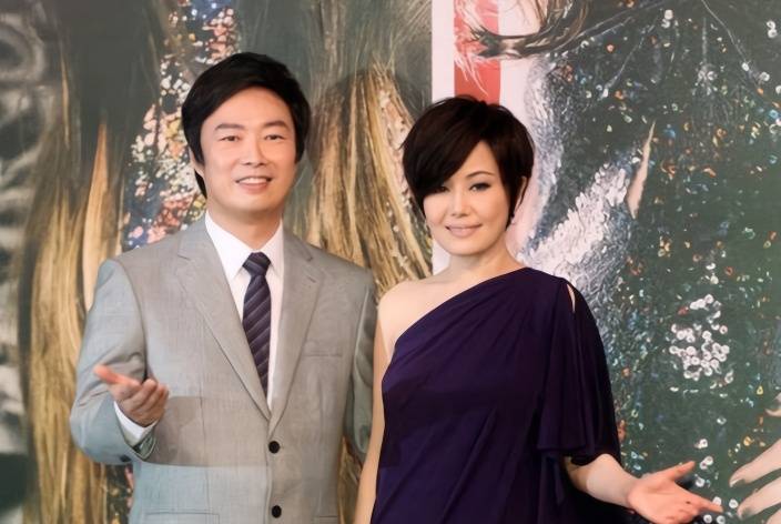 闲暇说话费玉清喜欢打麻将,这还是他从母亲那里学来的,有的时候打上头