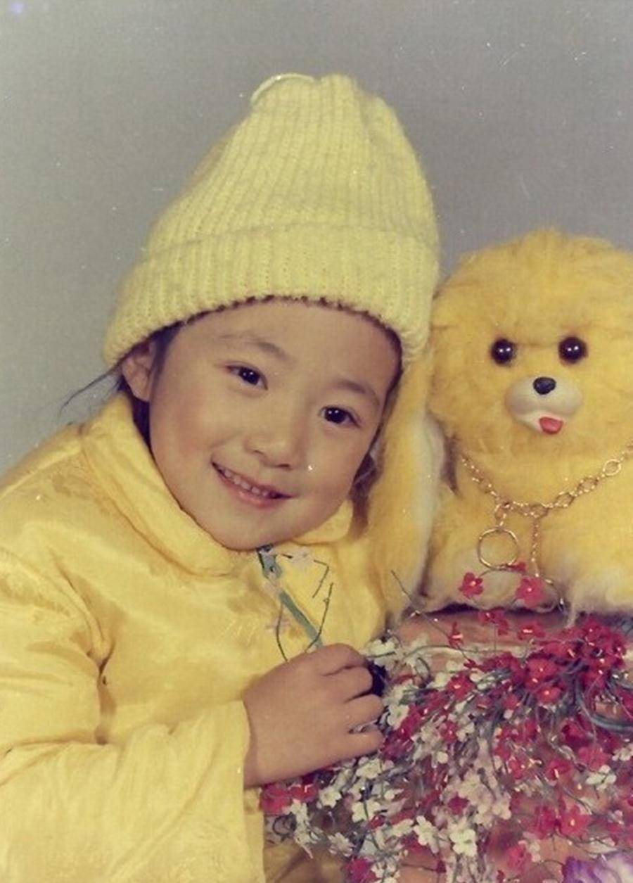 此外,韩雪的外公,大伯,舅舅等人也是军队中的干部级人物.