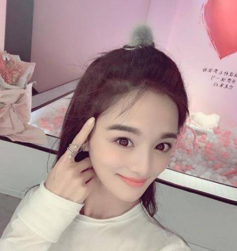 但两人最终还是以分手告终,听说是因为两人在舞蹈上有很多分歧,刘福洋