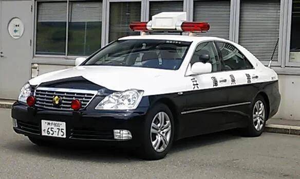 日本警车面包车图片