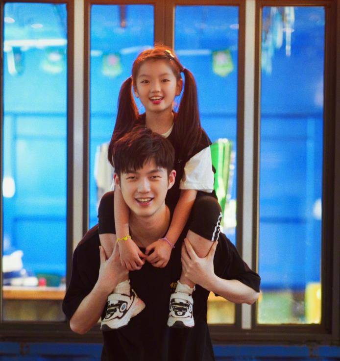 董力晒出合照,模样变这样了_时候_节目_因为