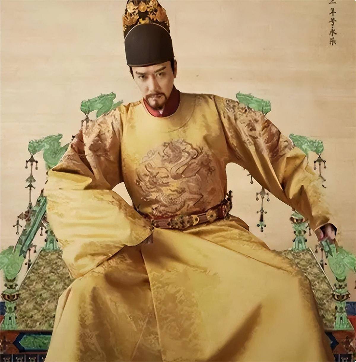 为何秦始皇穿黑龙袍,而后世皇帝大多穿黄龙袍?专家:他们敢?