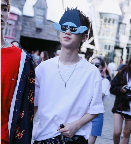 练习生九人组同游,各显神通,隐藏太多技能,蔡徐坤竟被粉丝吐槽_陈立农