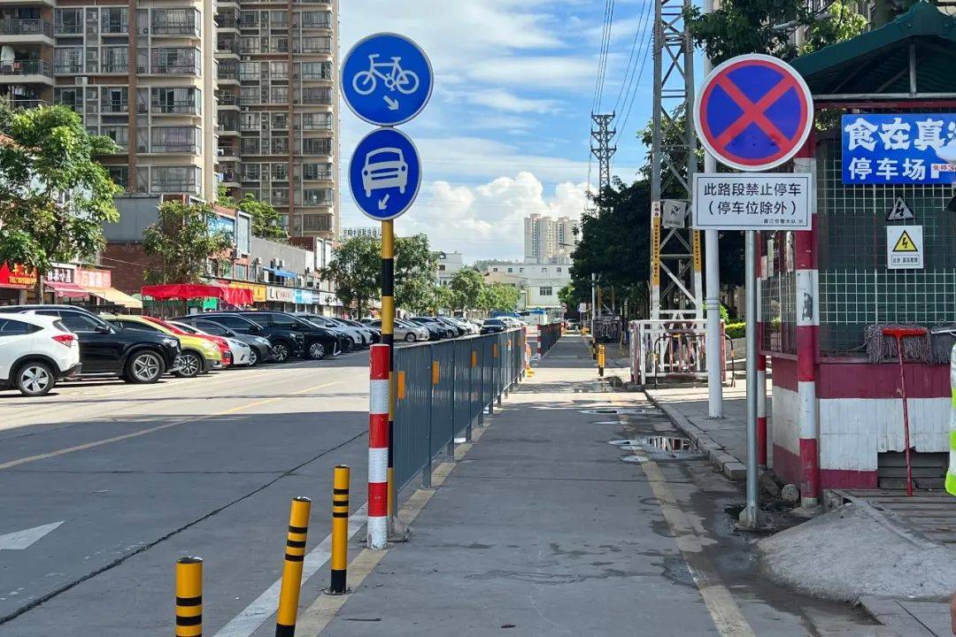 先后对黄江明月里人行道,黄江大道宝湖山庄门口人行道,多地人行