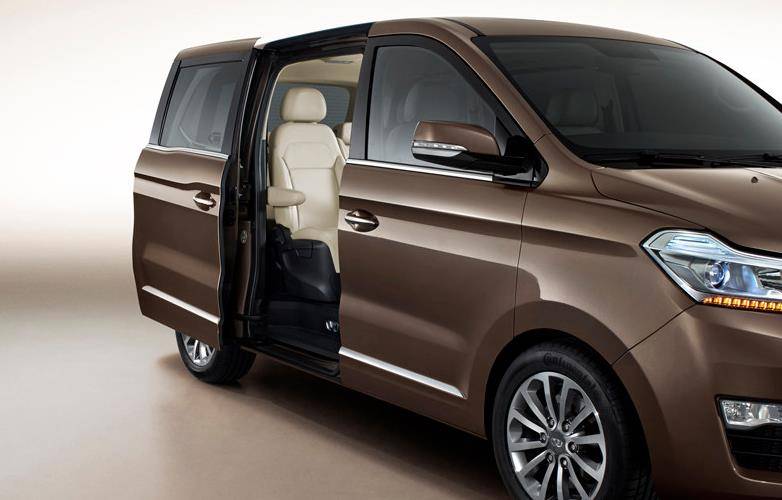 华颂7这款车定位为7座高端商务mpv