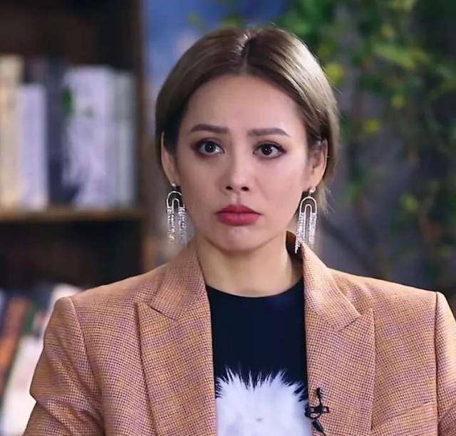 宁静和保罗的婚姻只维持了11年,儿子和他的爸爸住在国外.